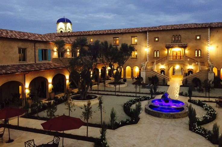 Allegretto Vineyard Resort courtyard in the evening