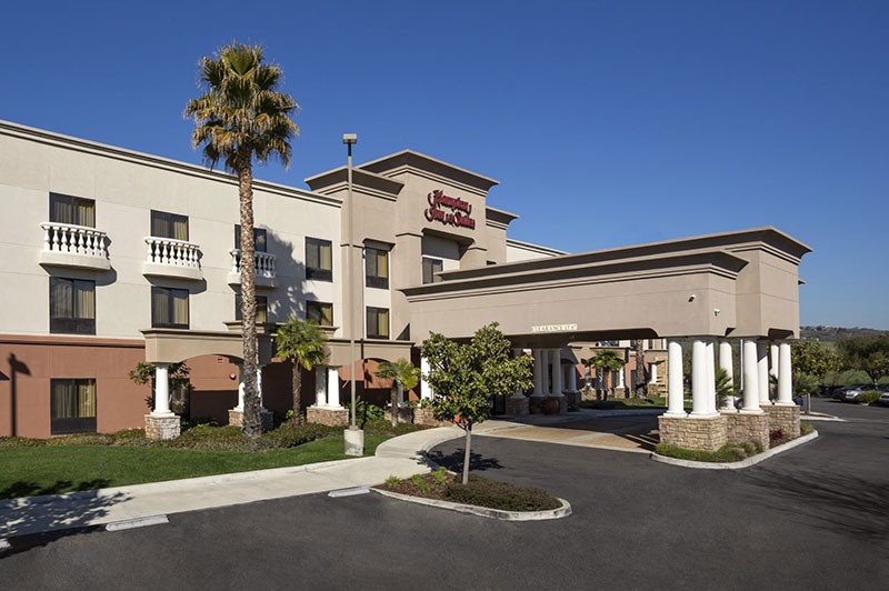 Hampton Inn & Suites front entrance in Paso Robles