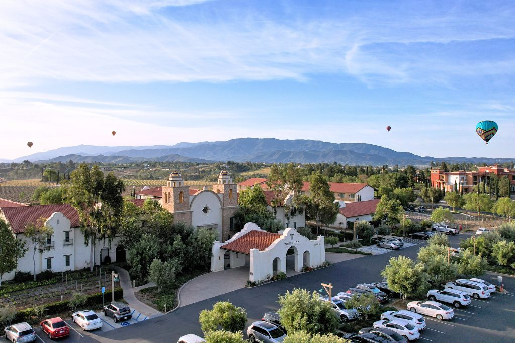 View of the grand courtyard within Ponte Vineyard Inn